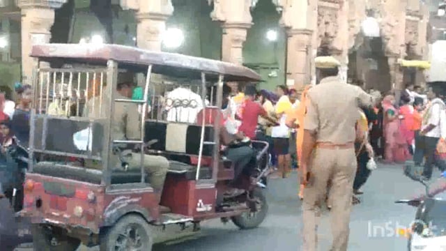 अवैध पार्किंग स्टैंड बनाकर खड़े तीन ई रिक्शाओ का  पुलिस ने किया चालान