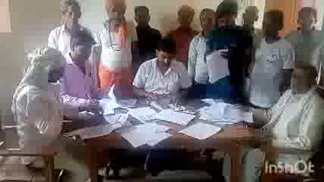 पीएम किसान सम्मान के कैंप में सचिव लेखपाल डाक कर्मी रहे नदारद कैंप बना मजाक