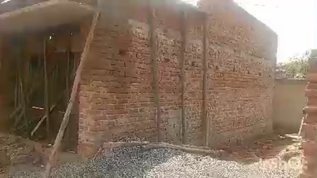 प्राथमिक विद्यालय बरडांड के प्रांगण में मानक विहीन अतिरिक्त कक्ष का हो रहा निर्माण   