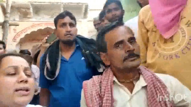 बरसाना मेंअवैध दुकान निर्माण को लेकर ग्रामीण और व्यापारियों के बीच झगड़ा हुआ पुलिस व ईओ पर मिलीभगत का लगाया आरोप