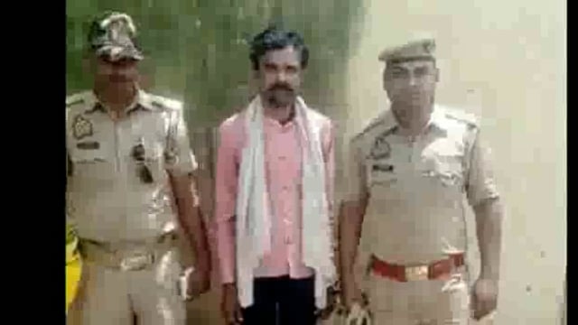 पदारथपुर तिराहा से अवैध मादक पदार्थों की बिक्री करने वाले हिस्ट्रीशीटर वांछित अभियुक्त को थाना चिल्ला पुलिस द्वारा किया 