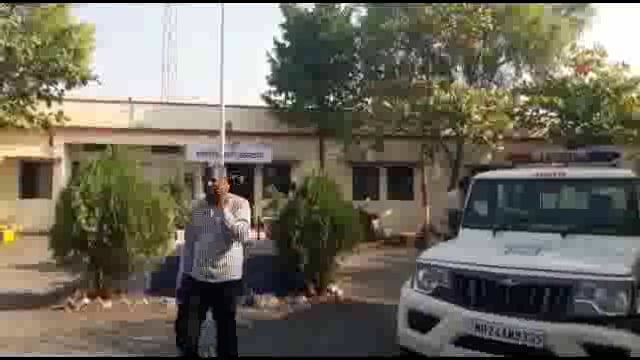 वांजरवाडा येथे ऑटोला कट का मारलास म्हणून विचारणा केली असता मारहाण,जळकोट पोलीस ठाण्यात दोघांवर गुन्हा दाखल