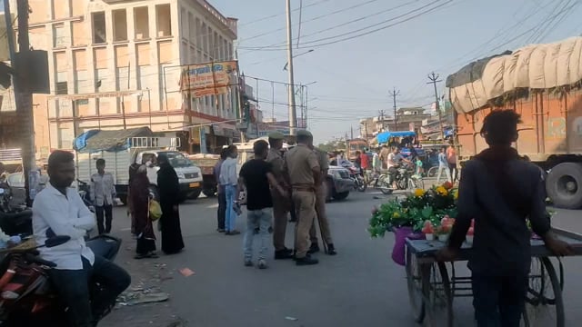 SP के निर्देश पर इटवा पुलिस ने कस्बा इटवा में चलाया चेकिंग अभियान नियमों के पालन कि की अपील