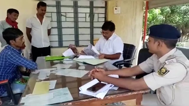 सुगौली थाना में लगा जनता दरबार,जमीनी मामलों की हुई सुनवाई।