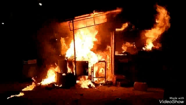 सिरदला फूल बागान चौक के समीप एक पान की दुकान में लगी आग एक लाख से अधिक की सामग्री जलकर हुई राख