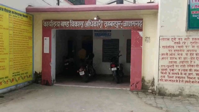 आज़मगढ़: खुले में शौच करने को मजबूर ग्रामीण, नहीं मिला शौचालय का लाभ 