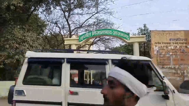 नाली व आवास की समस्या को लेकर ग्रामीणों ने गांव में किया जमकर प्रदर्शन, देखे वीडियो 