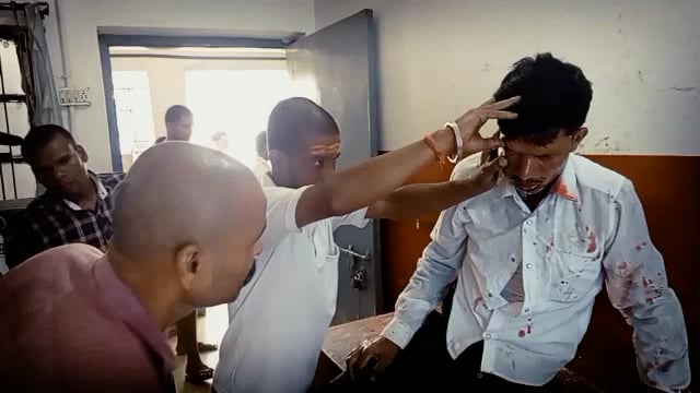 रेफरल अस्पताल के समीप बाइक और पिकअप वैन की टक्कर में बाइक सवार गंभीर रूप से हुआ जख्मी