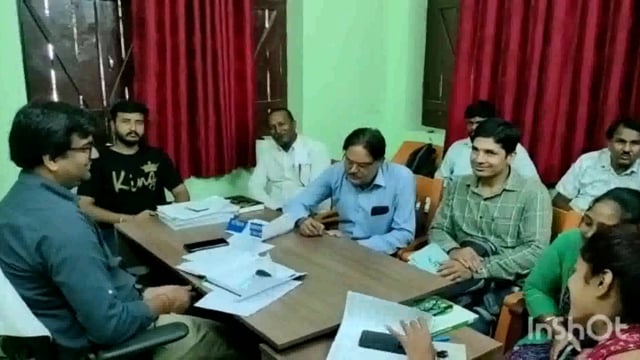 सूरजगढ़ा-पंचायती राज कार्यालय में बीपीआरओ के साथ पंचायत सेवकों की हुई सप्ताहिक बैठक