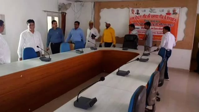 ज्वाइंट कमिश्नर बस्ती द्वारा हसुड़ी औसानपुर के पंचायत भवन स्कूल स्पेस लैब आदि विकास कार्य का किया गया स्थलीय निरीक्षण