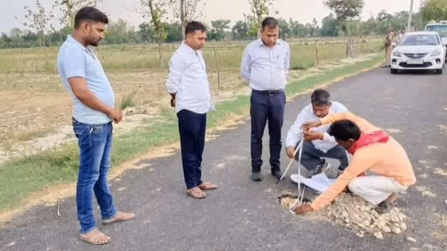 सिगहा चंदा में उप जिला अधिकारी ने सड़क निर्माण कार्य का किया निरीक्षण 