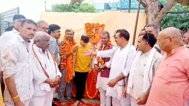 शेखर हॉस्पिटल पर विधायक और नगर पालिका अध्यक्ष ने विशाल भंडारे का किया शुभारंभ