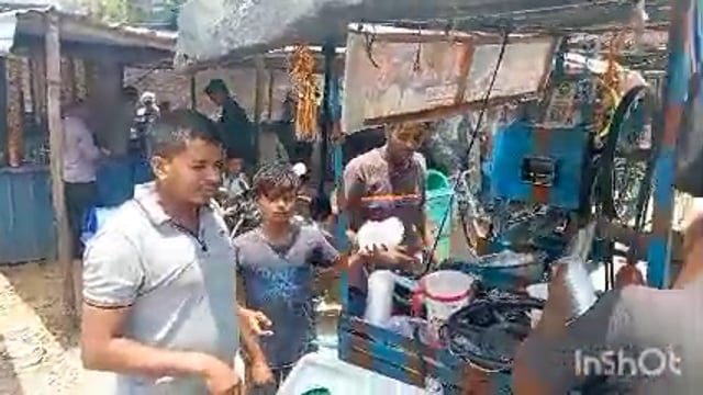 जेठ के बड़े मंगल के अवसर पर किया शरबत वितरण