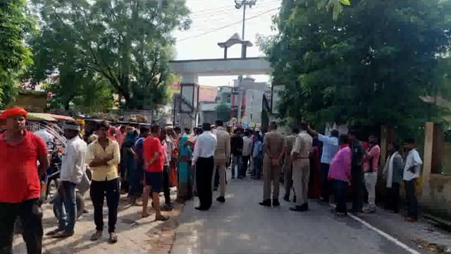 लूट व मारपीट मामले में गिरफ्तारी न होने से आक्रोश 