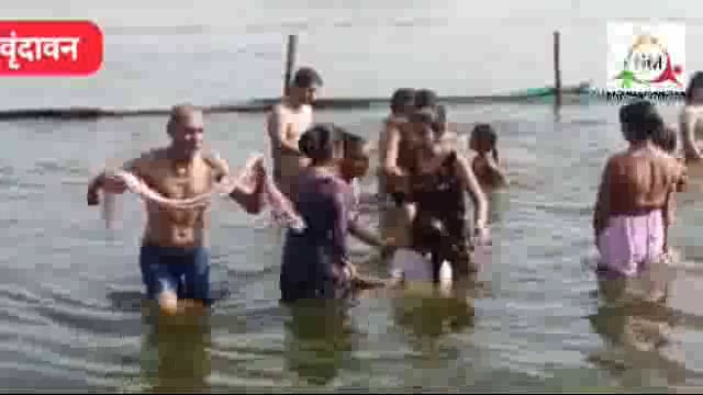 धर्म नगरी वृंदावन में हर्षोल्लास से मनाया गया गंगा दशहरा पर्व, श्रध्दालुओं ने यमुना स्नान कर कमाया पुण्य लाभ।