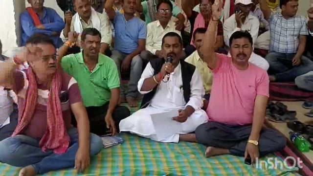 लखीसराय सदर प्रखंड कृषि कार्यालय के समक्ष राज्य स्तरीय कार्यक्रम के तहत किसान सलाहकारों ने किया एक दिवसीय धरना प्रदर्शन