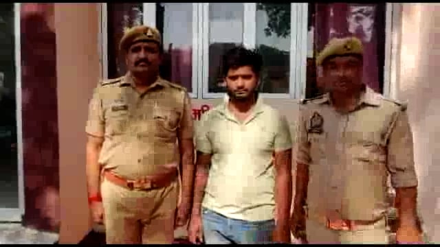 आजमगढ़। शहर कोतवाली पुलिस ने चापड़ के साथ एक अभियुक्त को किया गिरफ्तार
