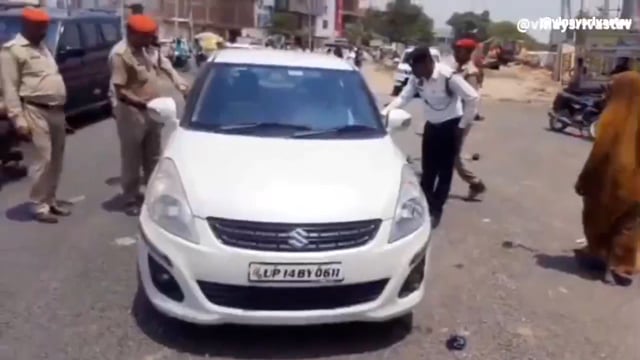 गाड़ियों पर से काली फिल्म  उतारी गई