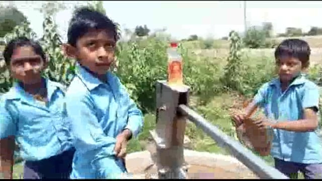 प्रधानाध्यापक सैकड़ों अंडा फल खा गए, डकार भी नहीं मारा; बच्चों को खिलाया झोर -भात 