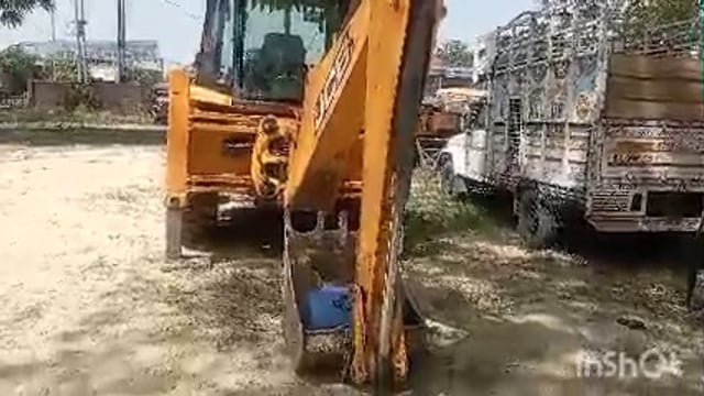 क्षेत्र में लगातार अवैध खनन के मामले में एसडीएम सदर ने इटियाथोक क्षेत्र में जेसीबी पकड़ कर किया पुलिस के हवाले