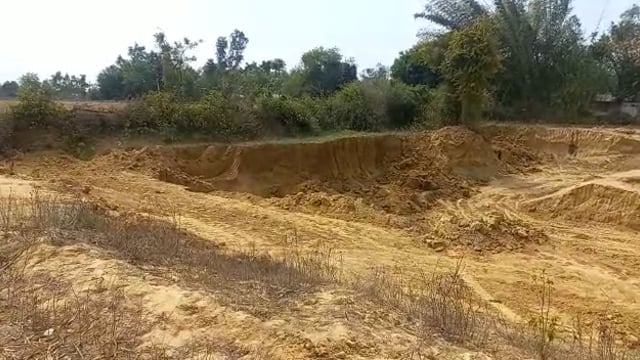 थाना खरगूपुर में ईंट भट्टो  द्वारा बिना किसी परमिशन के जमकर किया गया मिट्टी खनन उपजाऊ जमीन को किया जा रहा बर्बाद 