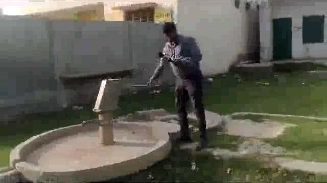 खराब हैण्डपम्प खबर कवरेज करने गए मिडियाकर्मी यूट्यूब पत्रकार को कथित ग्रामप्रधान ने पीटा,मामला लखीमपुर खीरी  यूपी का 