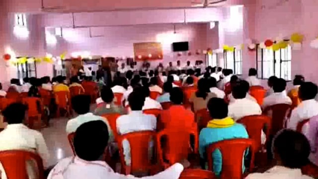 वजीरगंज ब्लॉक सभागार में सेवानिवृत्त होने पर मुख्य विकास अधिकारी ने एडीओ पंचायत किया सम्मानित