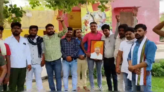 मांट बैरू बाबा मंदिर प्रांगण में सवर्ण आर्मी के राष्ट्रीय अध्यक्ष के जन्मदिन पर उनकी लंबी आयु को लेकर हवन यज्ञ किया गया