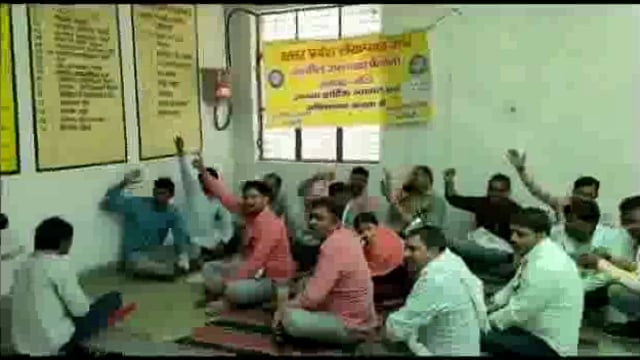 पैलानी लेखपाल संघ ने साथी लेखपाल के साथ में हुई घटना के विरोध में तथा आरोपियों की गिरफ्तारी के मांग के लिए एक दिवसीय धरन