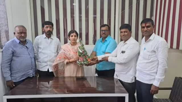 कृषी उत्पन्न बाजार समितीचर सभापती शिवाजीराव हुडे यांनी पदभार स्वीकारला