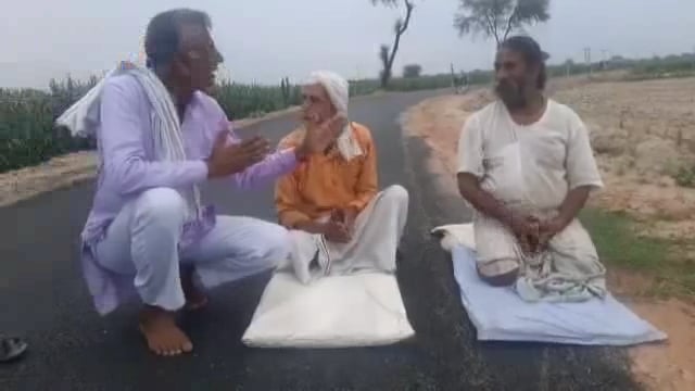 बरसाना से ब्रज चौरासी कोस की दंडवती परिक्रमा पर निकले मौनी बाबा पहुंचे सोनई: बेसवां से मिला साथ 