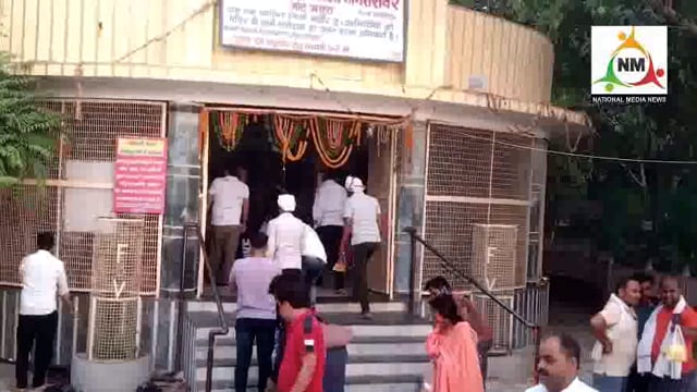 ज्येठ पूर्णिमा पर राधारानी जी के दर्शन करने को उमड़ी श्रद्धालु भक्तों की भारी भीड़, गर्मी में पसीने से हुए तर - बतर।