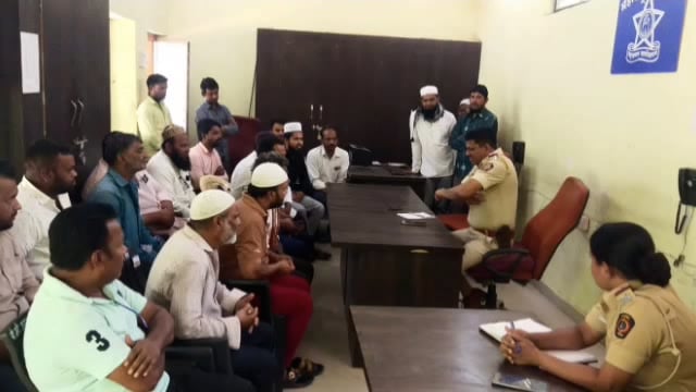 पोलीस निरीक्षक परमेश्वर कदम यांनी हातगाड्या वाल्यांची घेतली बैठक