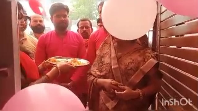 इटियाथोक में एसबीआई के बगल रानी मेमोरियल हॉस्पिटल का ब्लॉक प्रमुख ने फीता काटकर किया उद्घाटन