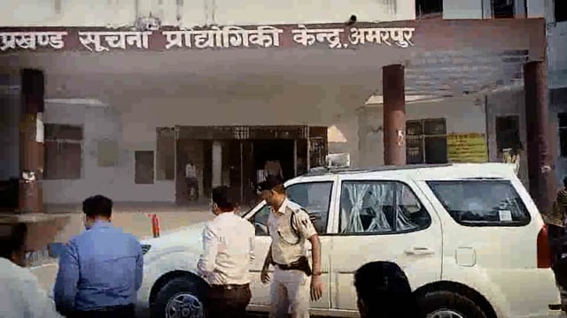 जिला टीम के द्वारा जांचोपरांत जांच टीम द्वारा दिए गए प्रतिवेदन पर अमरपुर प्रखंड सभागार में डीएम ने की समीक्षा बैठक