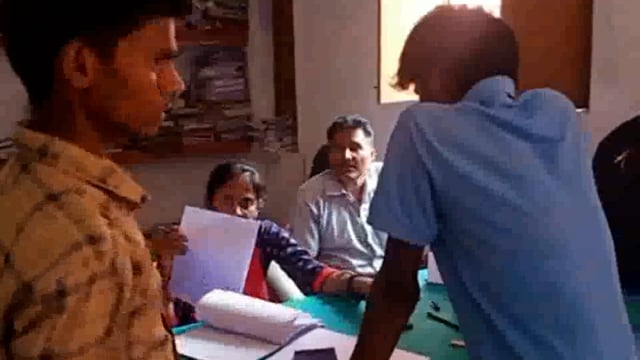 सिरदला के प्रखंड संसाधन केंद्र में विकलांगता शिविर में 35 छात्र छात्राओं को दिया गया विकलांगता प्रमाण पत्र