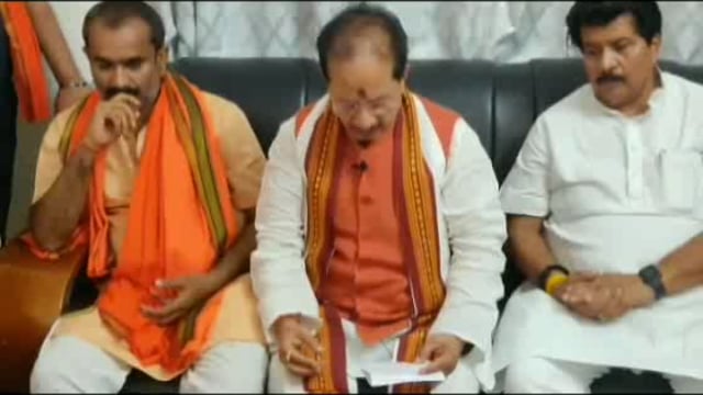 नेता प्रतिपक्ष विजय सिन्हा ने मंदार गेस्ट हाउस में प्रेस वार्ता की नीतीश सरकार की आलोचना