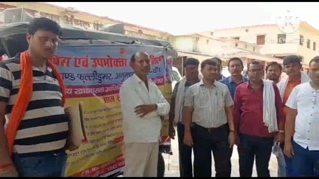 प्रखंड आपूर्ति पदा० द्वारा आधार सीड कराने को लेकर प्रचार वाहन के माध्यम से व्यापक पैमाने पर लोगों को किया जा रहा जागरूक