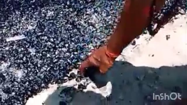 हरदैया भटपुरवा में बन रही प्रधानमंत्री सड़क घटिया सामग्री  से हो रहा निर्माण कार्य ग्रामीणों ने जताई नाराजगी