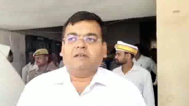 महाभियान चलाकर निराश्रित गोवंश को गोशाला पहुंचाएं डीएम संजीवरंजन