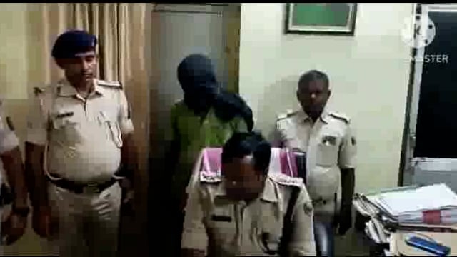 अवैध देशी लोडेड पिस्टल, दो देशी कट्टा व जिंदा कारतूस के साथ एक युवक गिरफ्तार 