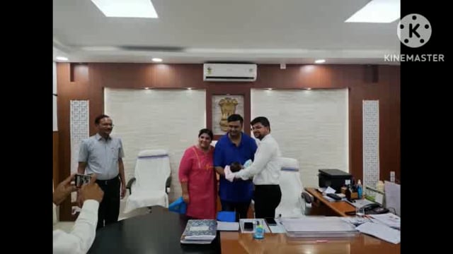 निःसंतान दंपत्ति को दत्तक ग्रहण संस्थान बांका ने बच्चे को दी गोद 