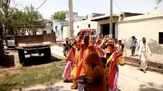 तेहरा महावन में कलश यात्रा से हुआ श्रीमद् भागवत कथा का शुभारंभ: आचार्य प्रमोद जी शास्त्री कराएंगे अमृततुल्य कथा का रसपान
