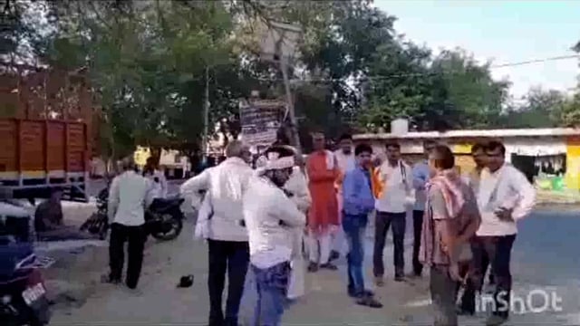 वाहन के इंतजार में खड़े तीन लोगों को इको कार ने मारी टक्कर 2 की मौत 1 घायल