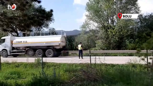 Devrilen Tırdan Yara Almadan Kurtuldu