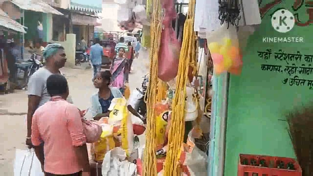 सड़क पर दुकान लगाकर दुकानदार बड़ी सड़क दुर्घटना को दे रहे निमंत्रण, पदाधिकारी मौन