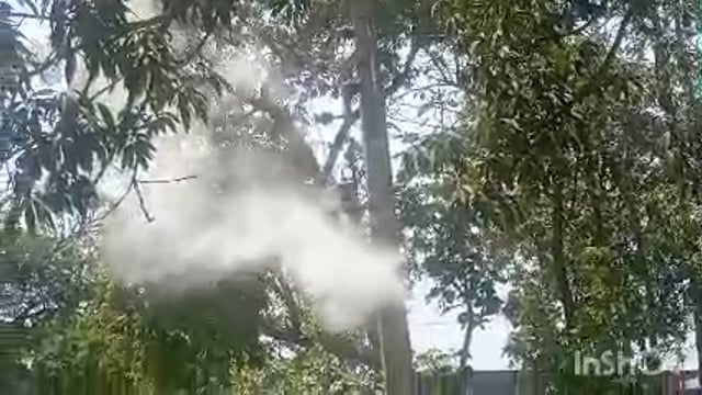 ब्लॉक रोड हरैयाझूमन में रखा ट्रांसफार्मर धूधू करके जल गया इससे पूर्व भी आए दिन ओवरलोड के कारण जलता रहता है ट्रांसफार्मर