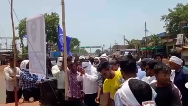 नांदेड जिल्ह्यातील अक्षय भालेराव यांच्या हत्येच्या निषेधार्थ आंबेडकर समाज बांधवांचा तहसील कार्यालयावर मोर्चा धडकला. 