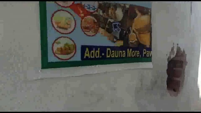 दौना मोड़ के समीप दुकान का दीवाल तोड़कर चोरों ने लाखों रुपए मूल्य की मोबाइल की चोरी