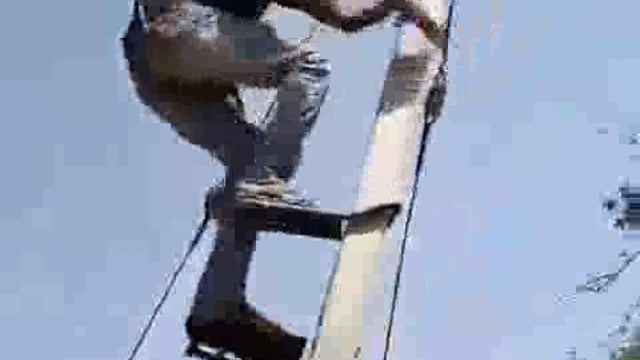 बिजली बिल बकायेदार का कनेक्शन काटने पहुँचे कर्मी पर दबंग महिला ने बांस से किया हमला
बिजली कर्मी की तहरीर पर लालगंज कोतवाली में मुकदमा दर्ज